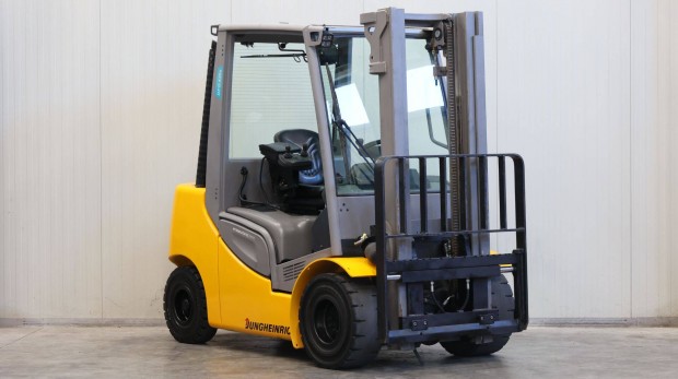 Jungheinrich DFG 430s 3 tonn�s d�zel targonca