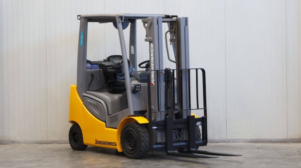 Jungheinrich TFG 320s 2 tonnás gázos targonca