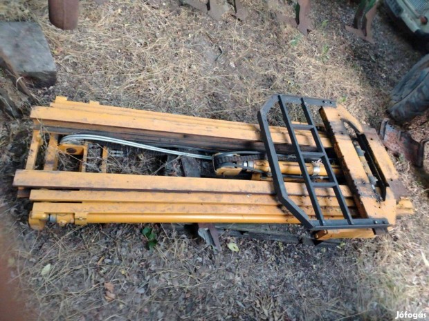 Jungheinrich targonca torony vill�kkal, traktorra szerelhet�