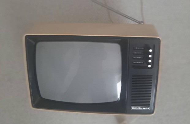 Junoszt 402 televzi