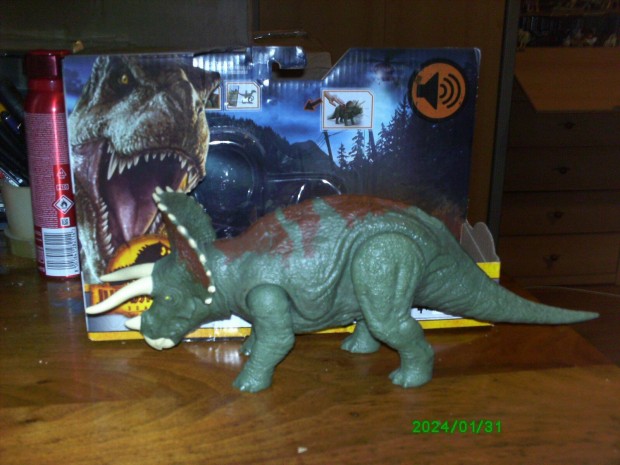 Jurassic World triceratops kzepes nagysg figura