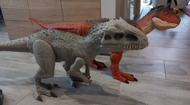 Jurassic world Indominusrex s Carnotasaurus Toro 