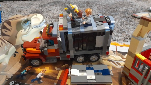 Jurassic world lego 76948