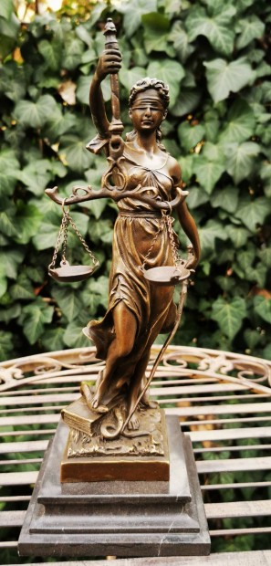 Justitia, az igazsg Istennje - bronz szobor