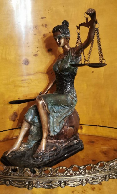 Justitia, az igazsg Istennje - bronz szobor