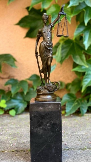Justitia, az igazsg Istennje - bronz szobor