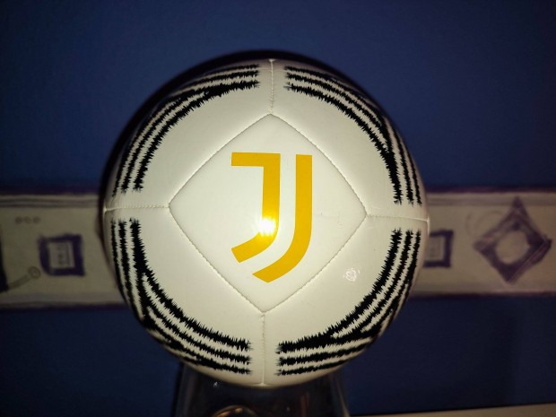Juventus eredeti adidas labda (5-s)
