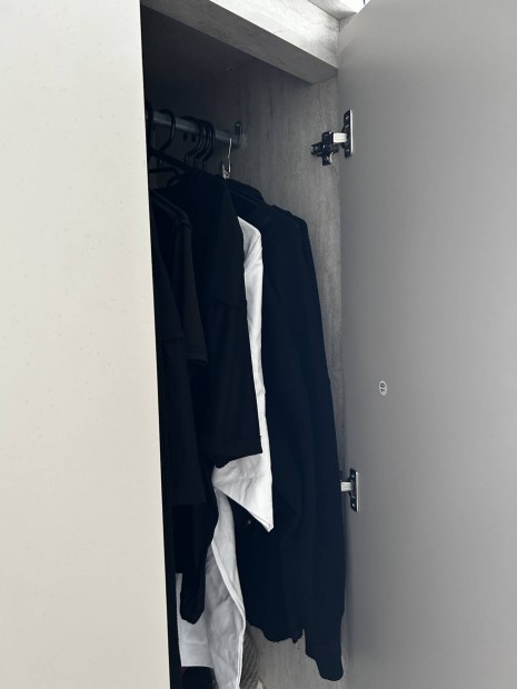 Jysk Billund 2db gardr�szekr�ny+kom�d