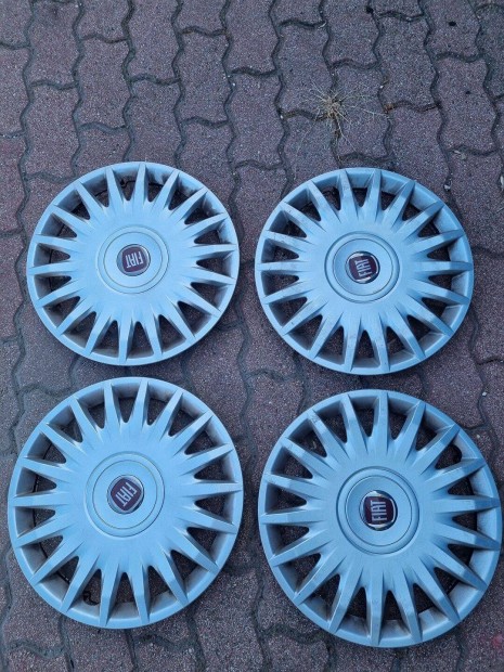 K162 Fiat gyári használt 15col dísztárcsa szett 51743518