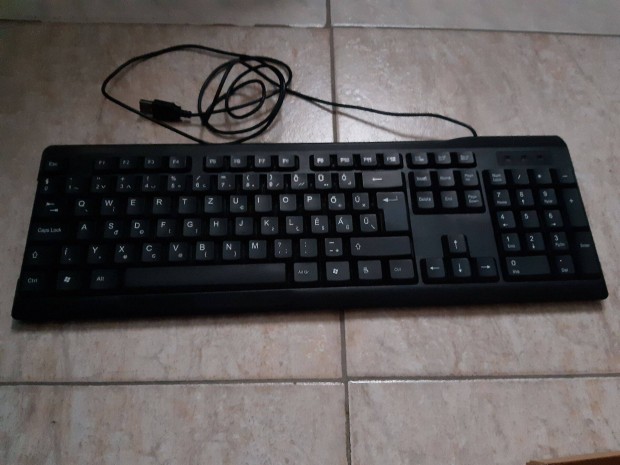 KB64U02 billenty�zet elad� aj�nd�k eg�rrel