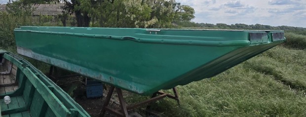 KD 84 katonai műgyanta műanyag csónak ladik munkacsónak