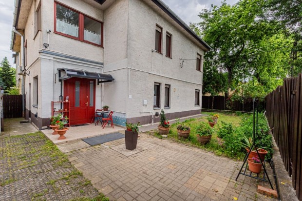 KERÉKGYÁRTÓ utcában 4 szobás lakás KERTTEL, PINCÉVEL