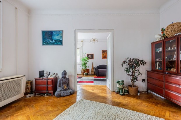KERÉKGYÁRTÓ utcában 4 szobás lakás KERTTEL, PINCÉVEL