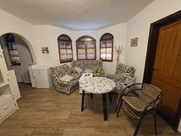 K�T LAKR�SZES CSAL�DI H�Z V�ZK�ZELBEN