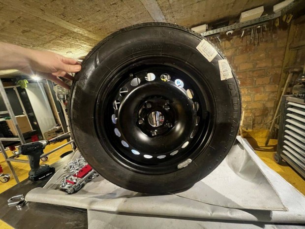 KFZ 9165 Felni + gumi, 0 km, p�tker�k volt