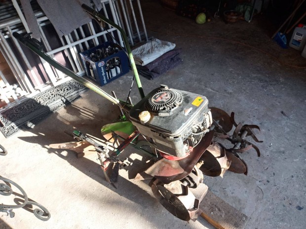 KF-04 Kapálógép 4 ütemű Briggs motorral rotációs kapagép kapáló gép