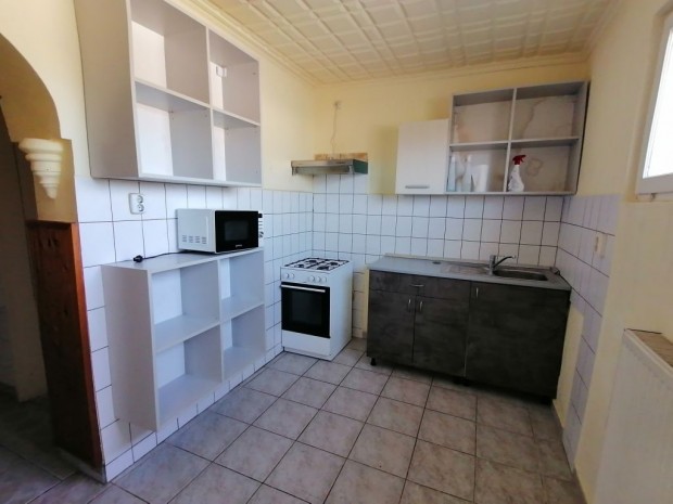 KIADÓ 100 M2-ES CSALÁDI HÁZ PUSZTASZABOLCS KÖZPONTJÁBAN!!