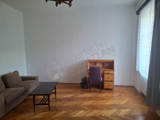 KIAD� 3 SZOB�S LAK�S A CORVIN NEGYEDN�L