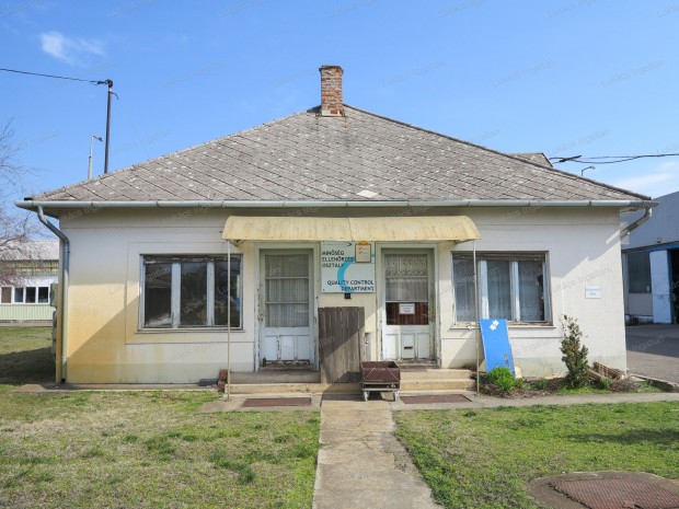 KIAD� 40 M-ES IRODAHELYIS�G - FEL�J�TAND�, ALAK�THAT� T�R