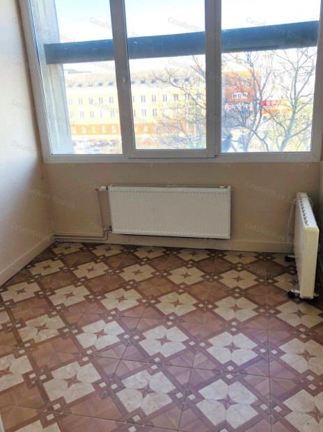 KIAD� iroda Szolnok belv�ros�ban a HOTEL Pelik�n III. emelet�n