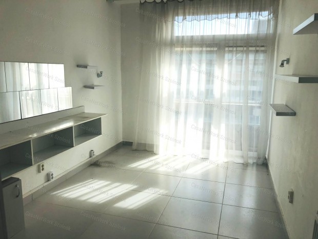 KIAD� iroda Szolnok belv�ros�ban a HOTEL Pelik�n III. emelet�n