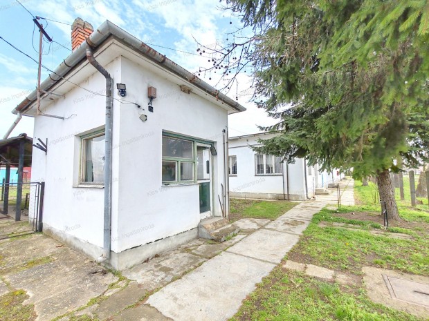 KIAD� vagy ELAD� ipari ingatlan V�szt�n  Rakt�r, �zem, logisztikai