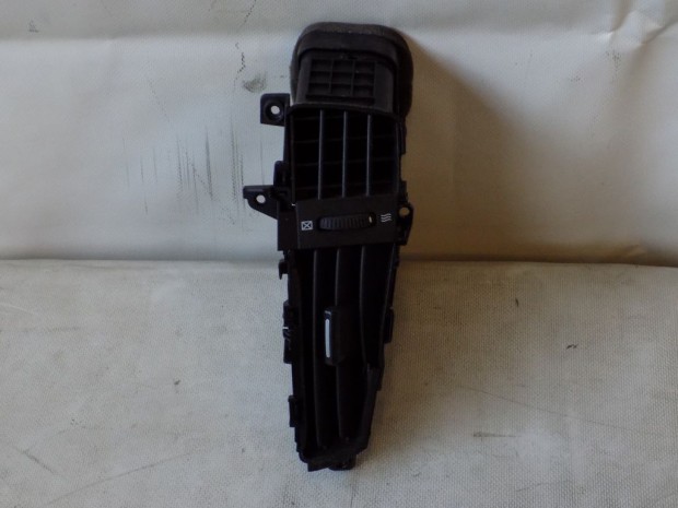 KIA CEED DUCT ASSY-CTR AIR VENT RH eladó