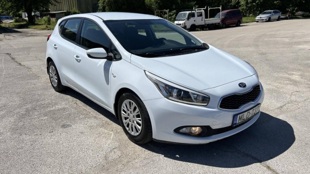 KIA CEE'D 1.4 CRDI EX Alkalmi Vtel