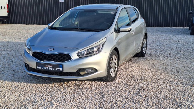 KIA CEE'D 1.4 CRDI FIFA Pr�mium Kit�n� �llapotban!