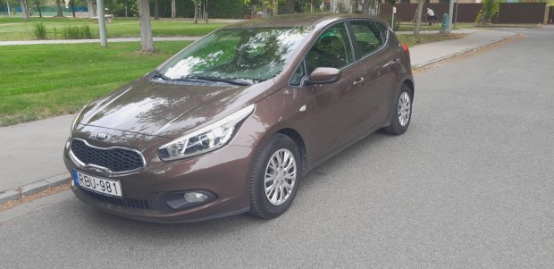 KIA CEE'D 1.4 Cvvt EX Magyar Szervizknyv Gyny...