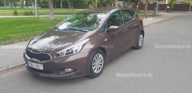 KIA CEE'D 1.4 Cvvt EX Magyar Szervizkönyv Gyöny...