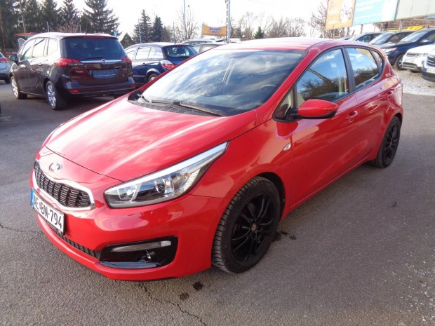 KIA CEE'D 1.4 Cvvt EX Prmium 82ekm. vezetett s...