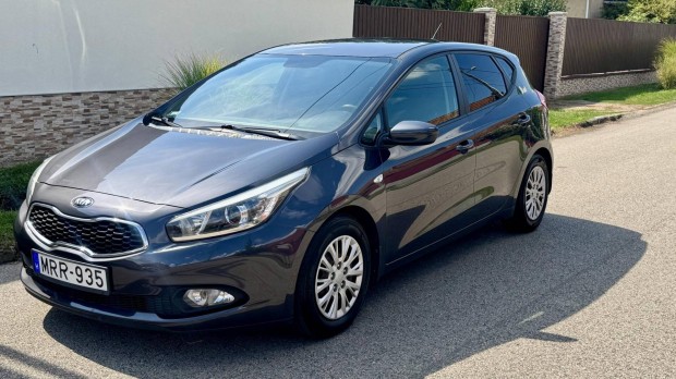 KIA CEE'D 1.4 Cvvt EX Prmium Magyarorszgi