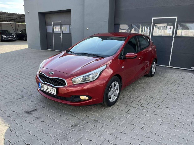 KIA CEE'D 1.4 Cvvt EX Vals 175.000km. szervzs...