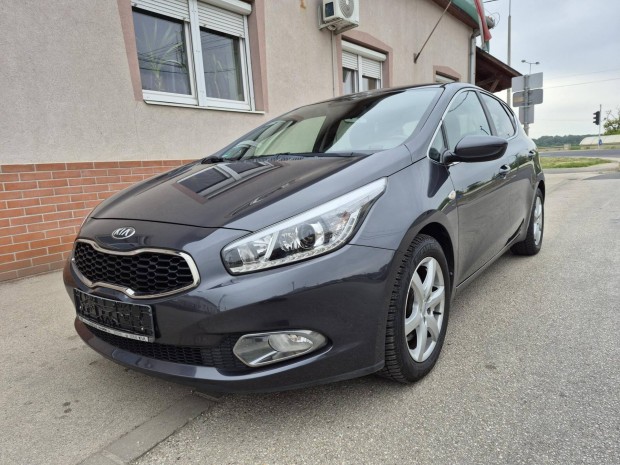 KIA CEE'D 1.4 Cvvt EX Vez.szervkönyv/klíma/tola...