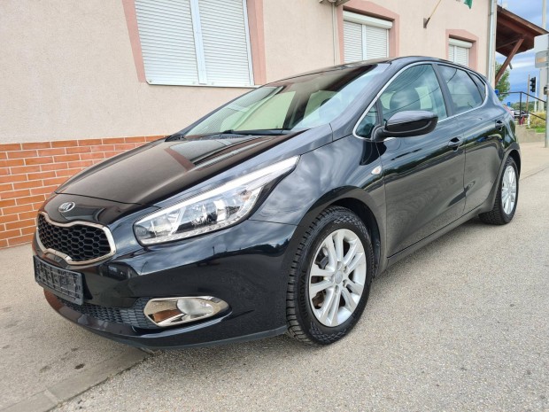 KIA CEE'D 1.4 Cvvt FIFA Limited Vez.szervknyv....