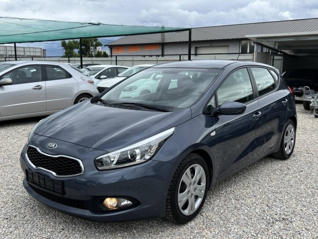 KIA CEE'D 1.4 Cvvt FIFA Prémium +Navi+Kamera+Ra...