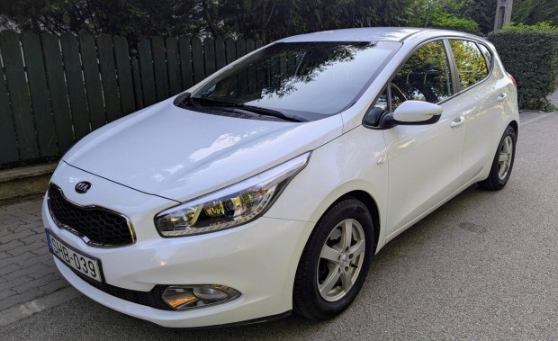 KIA CEE'D 1.4 Cvvt LX Szp llapotban gyri nav...