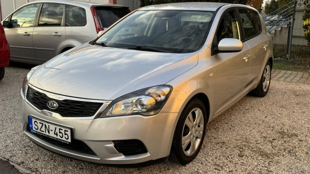 KIA CEE'D 1.4 EX 142Ekm-Klíma-Bluetooth-Multi.K...