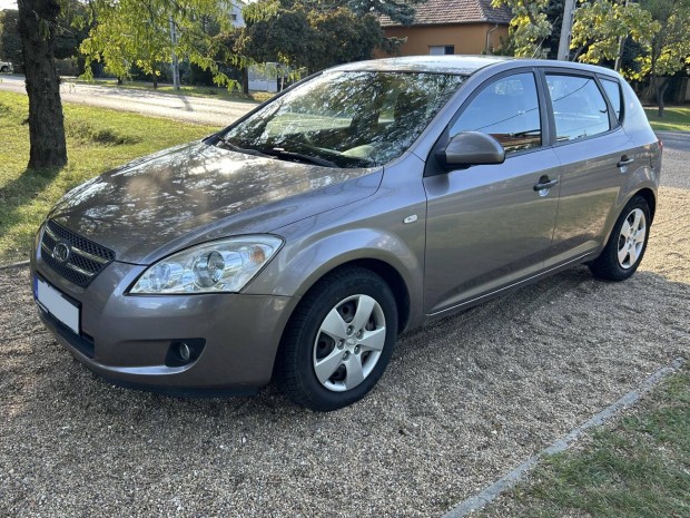 KIA CEE'D 1.4 EX 158.224 Km!!! Szervizkönyv!!!