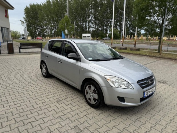 KIA CEE'D 1.4 EX