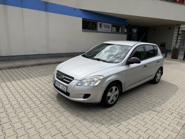 KIA CEE'D 1.4 EX