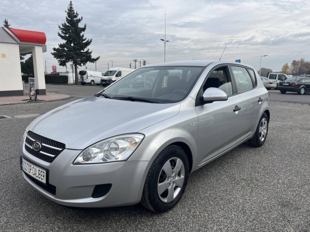 KIA CEE'D 1.4 EX Limited 1 tulaj. szervizknyv....