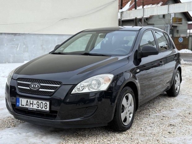 KIA CEE'D 1.4 EX Limited Plus Kia Ceed 1.4 benz...