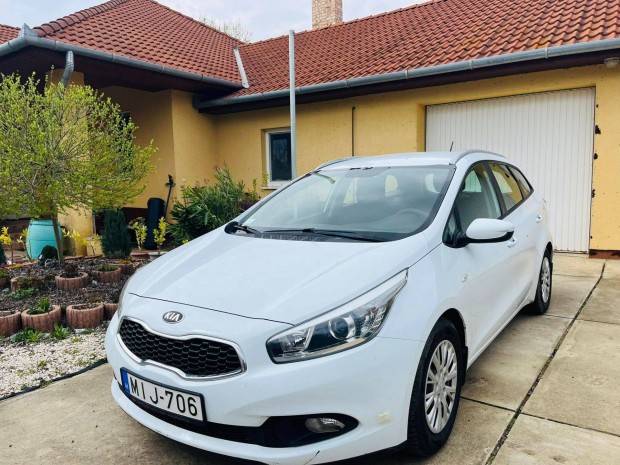 KIA CEE'D 1.4 Kombi, benzin, 194.000 km, 2,5 millió