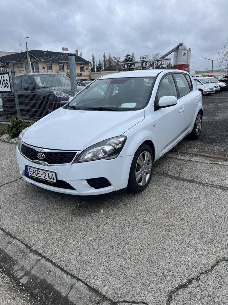 KIA CEE'D 1.4 LX Klímás. 6 Literes Fogyasztássa...