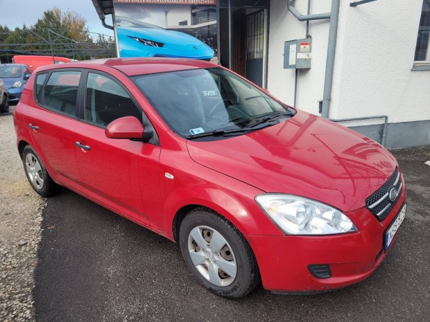 KIA CEE'D 1.4 LX Plus