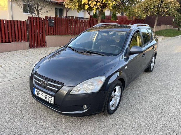 KIA CEE'D 1.4 LX Plus benzines szervizelt !