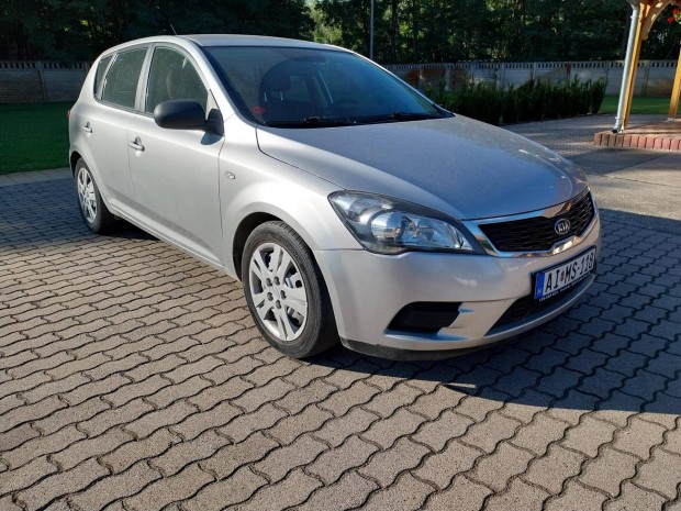 KIA CEE'D 1.4 L Benzin Gáz