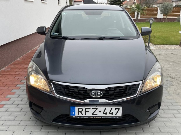 KIA CEE'D 1.6 CRDI EX Bevizsglt-Leszervizelt -...